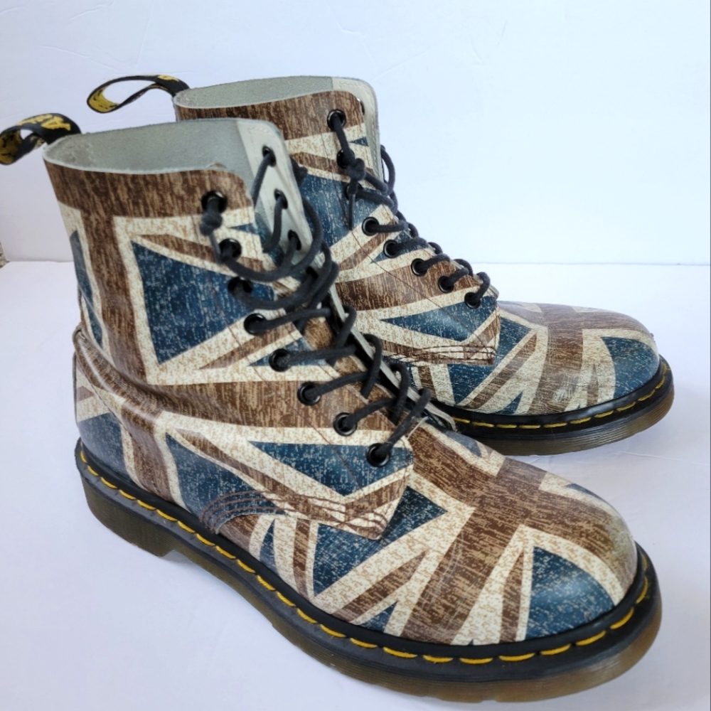 Dr. Doc Martens Women’s / Men's Pascal Virginia Union Jack British Flag Boots!